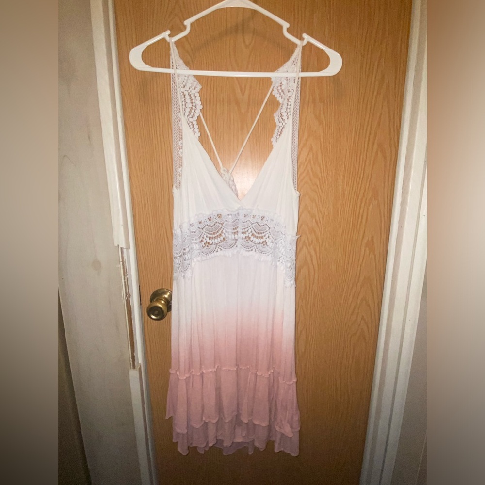 Women’s backless ombré dress with lace detailing size M